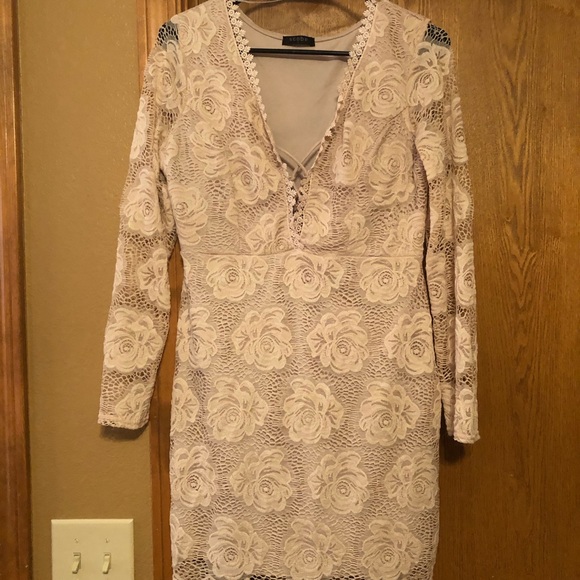 Cream color lace dress - Picture 2 of 3